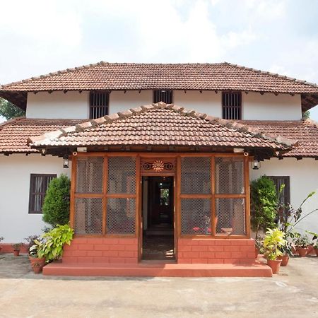 Sardar Bahadur'S Heritage Bungalow Estate Stay Napoklu Exterior photo