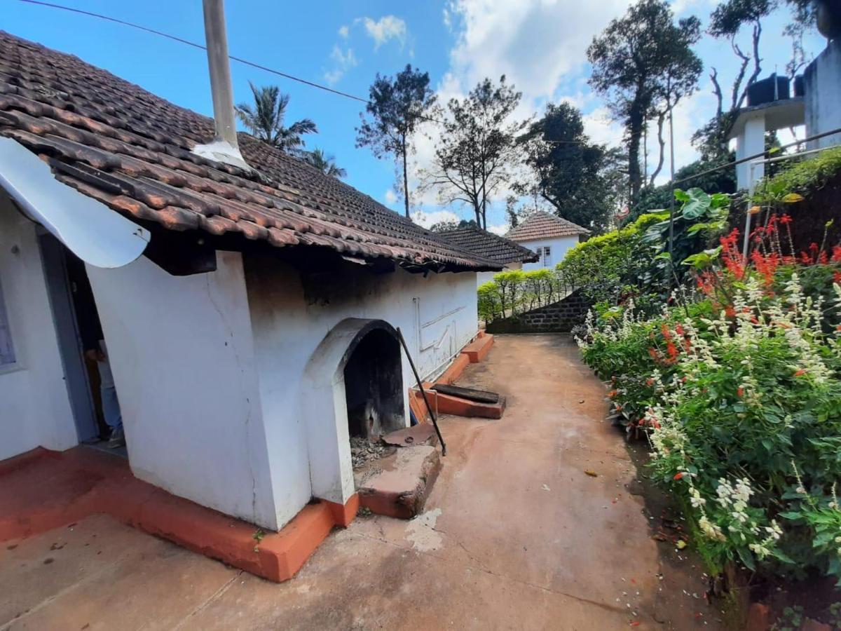 Sardar Bahadur'S Heritage Bungalow Estate Stay Napoklu Exterior photo