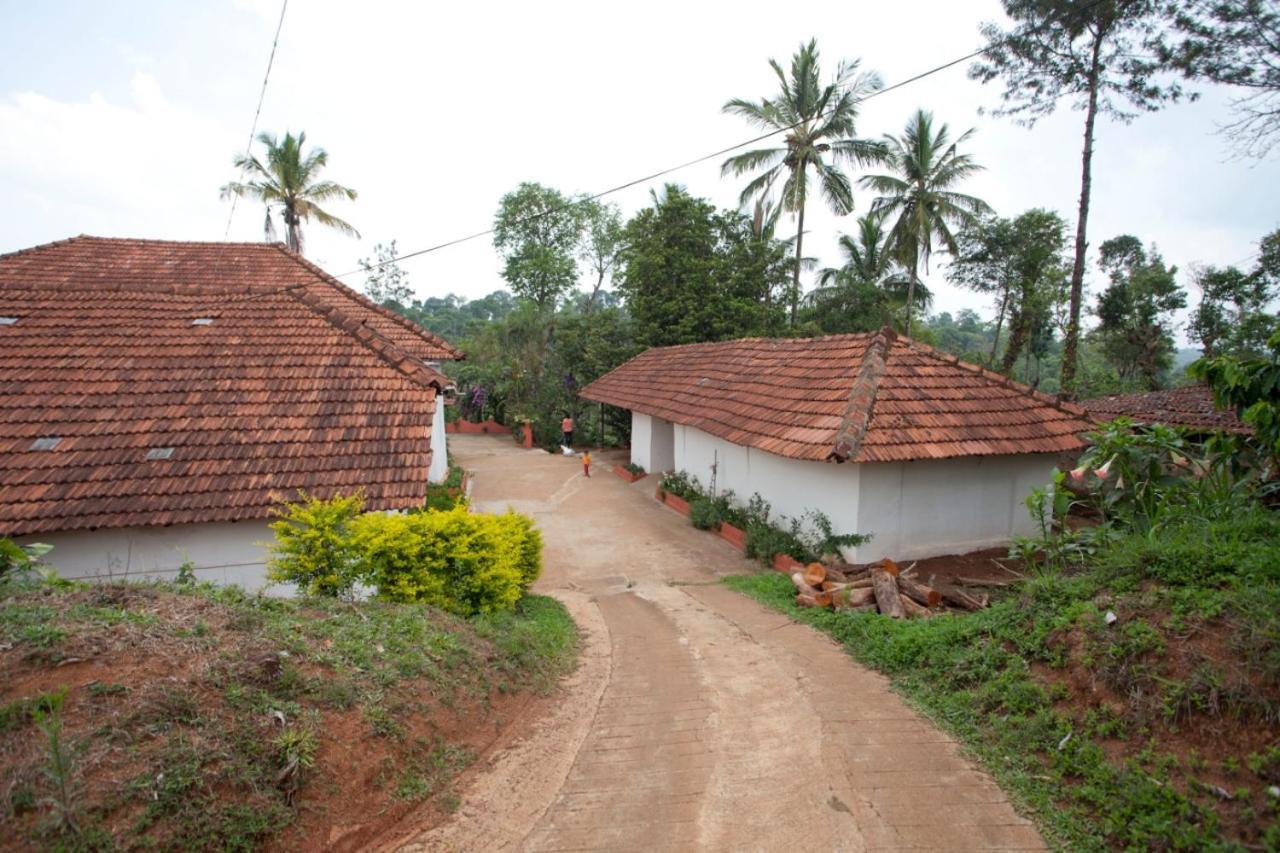 Sardar Bahadur'S Heritage Bungalow Estate Stay Napoklu Exterior photo