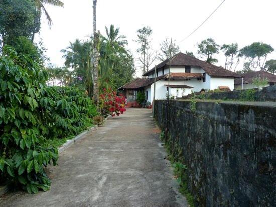 Sardar Bahadur'S Heritage Bungalow Estate Stay Napoklu Exterior photo